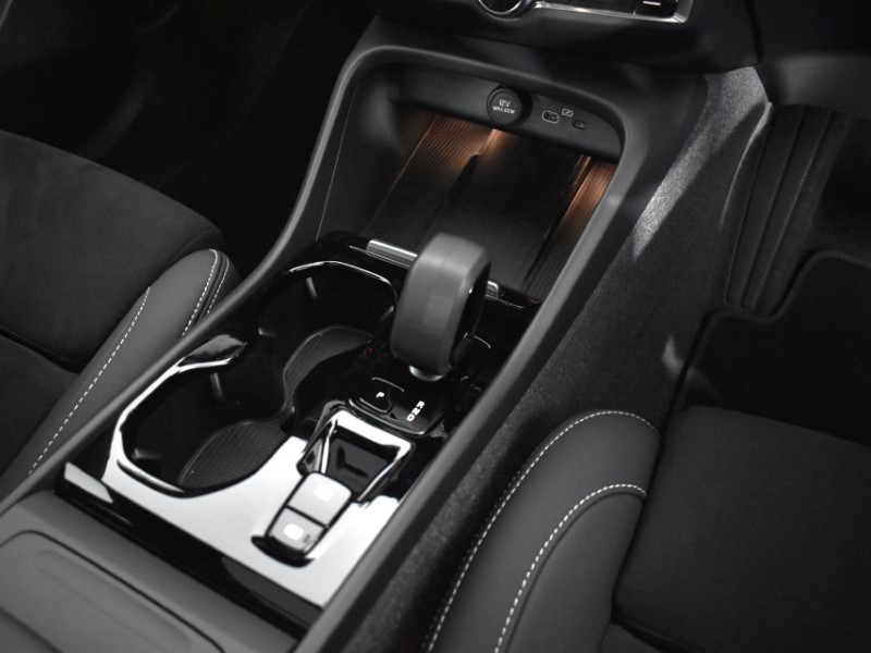 2023 (73) VOLVO XC40 2.0 B4P Ultimate Dark 5dr Auto 3503926