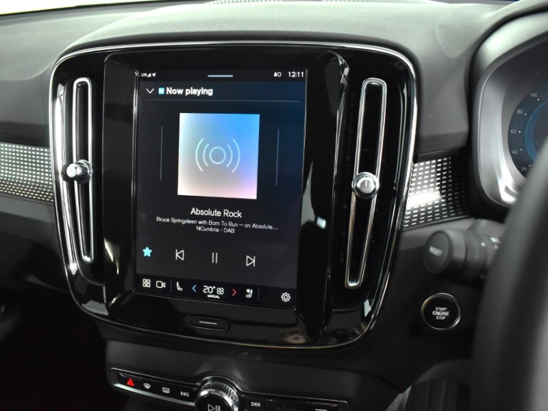 2023 (73) VOLVO XC40 2.0 B4P Ultimate Dark 5dr Auto 3503917