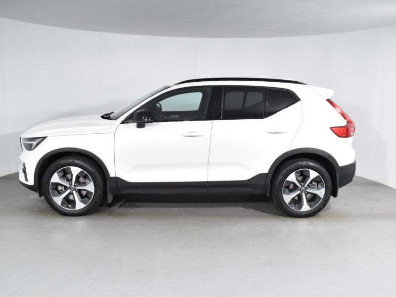2023 (73) VOLVO XC40 2.0 B4P Ultimate Dark 5dr Auto 3503889