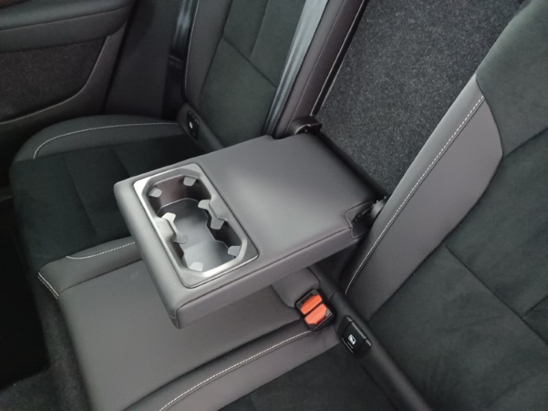 2023 (73) VOLVO XC40 2.0 B4P Ultimate Dark 5dr Auto 3503913