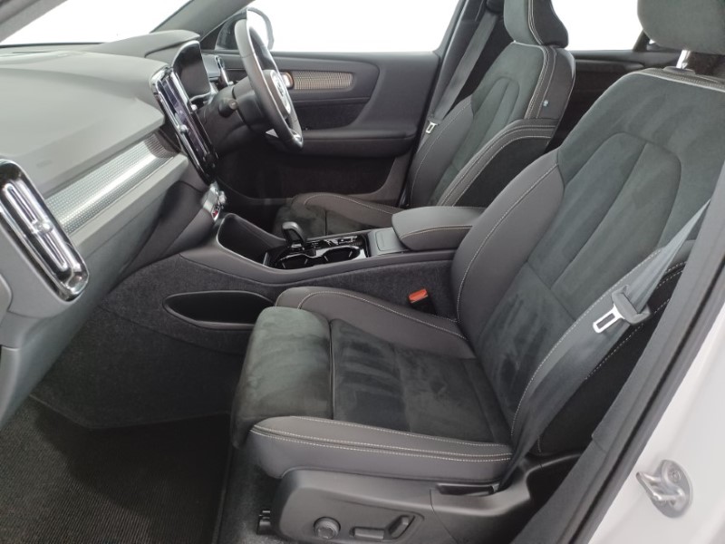 2023 (73) VOLVO XC40 2.0 B4P Ultimate Dark 5dr Auto 3503908