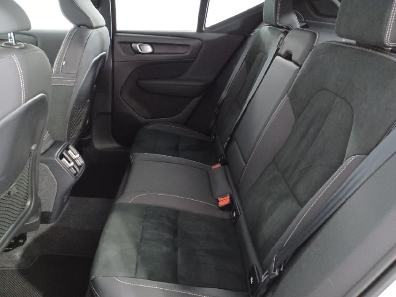 2023 (73) VOLVO XC40 2.0 B4P Ultimate Dark 5dr Auto 3503912