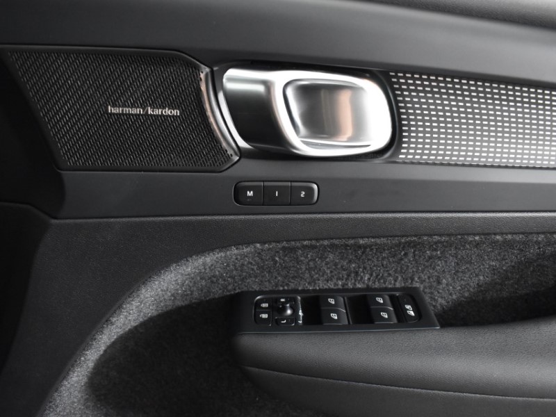 2023 (73) VOLVO XC40 2.0 B4P Ultimate Dark 5dr Auto 3503922