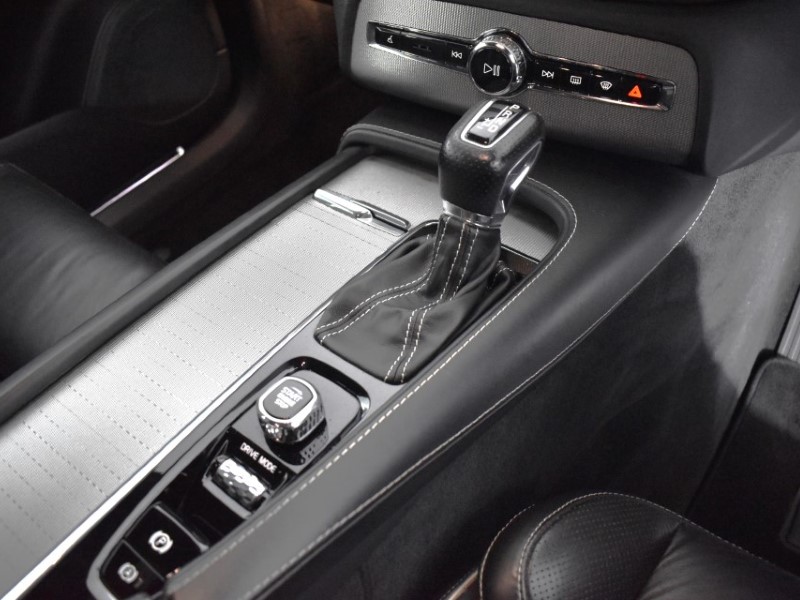 2018 (18) VOLVO XC90 2.0 D5 PowerPulse R DESIGN Pro 5dr AWD Geartronic 3509292