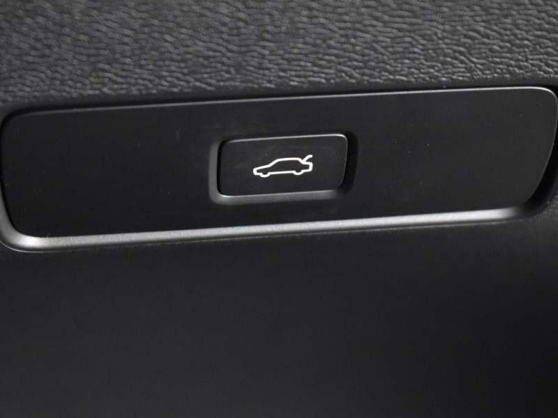 2024 (73) VOLVO XC40 2.0 B4P Ultimate Dark 5dr Auto 3541935