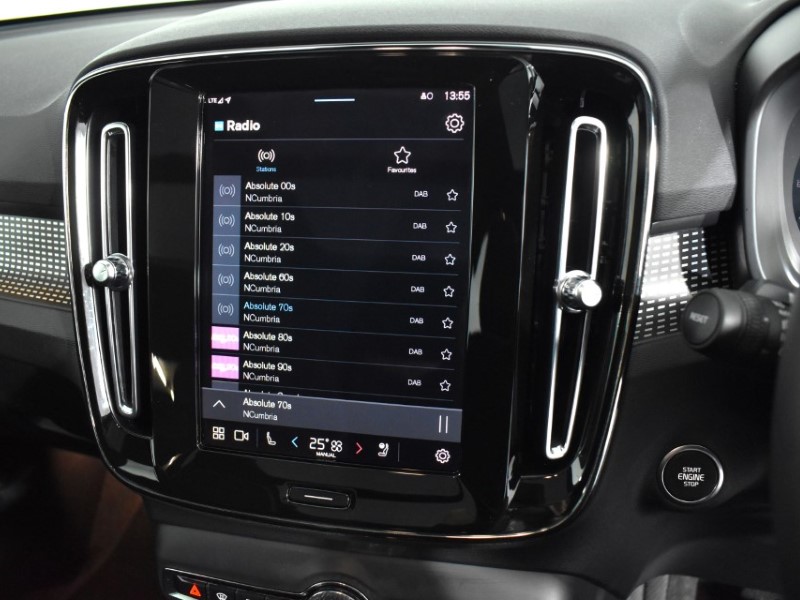 2024 (73) VOLVO XC40 2.0 B4P Ultimate Dark 5dr Auto 3541928