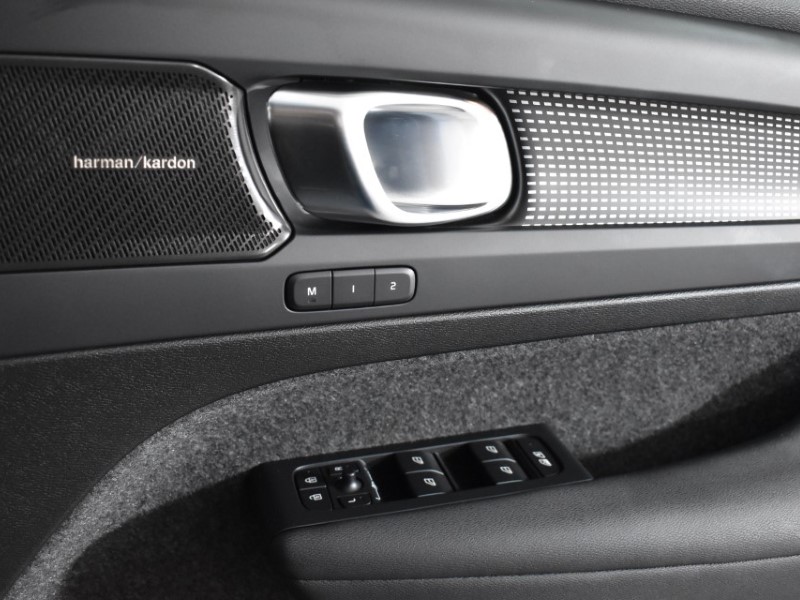 2024 (73) VOLVO XC40 2.0 B4P Ultimate Dark 5dr Auto 3541934