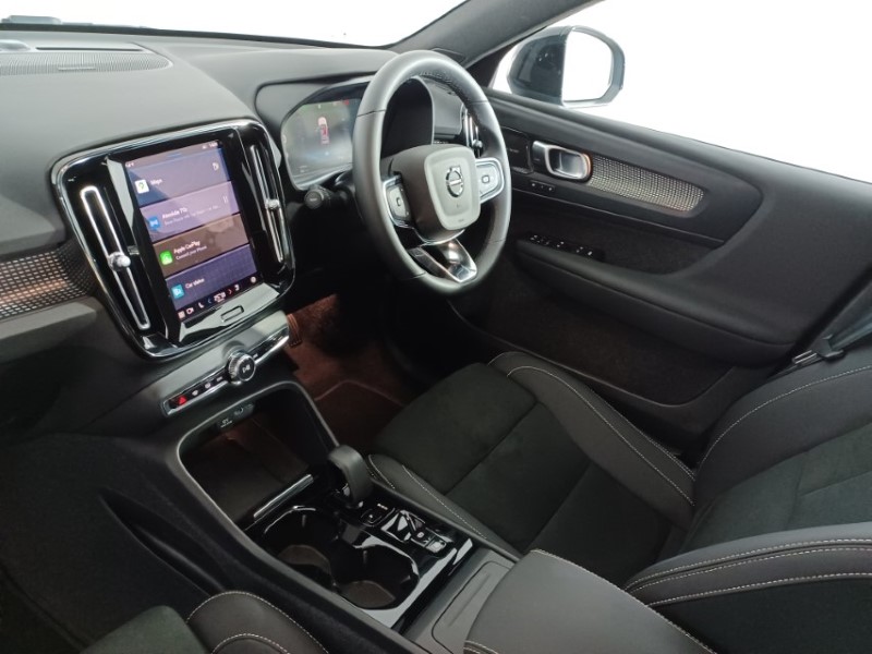 2024 (73) VOLVO XC40 2.0 B4P Ultimate Dark 5dr Auto 3541865