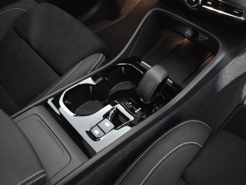 2024 (73) VOLVO XC40 2.0 B4P Ultimate Dark 5dr Auto 3541936