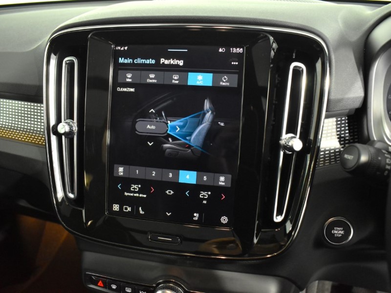 2024 (73) VOLVO XC40 2.0 B4P Ultimate Dark 5dr Auto 3541931