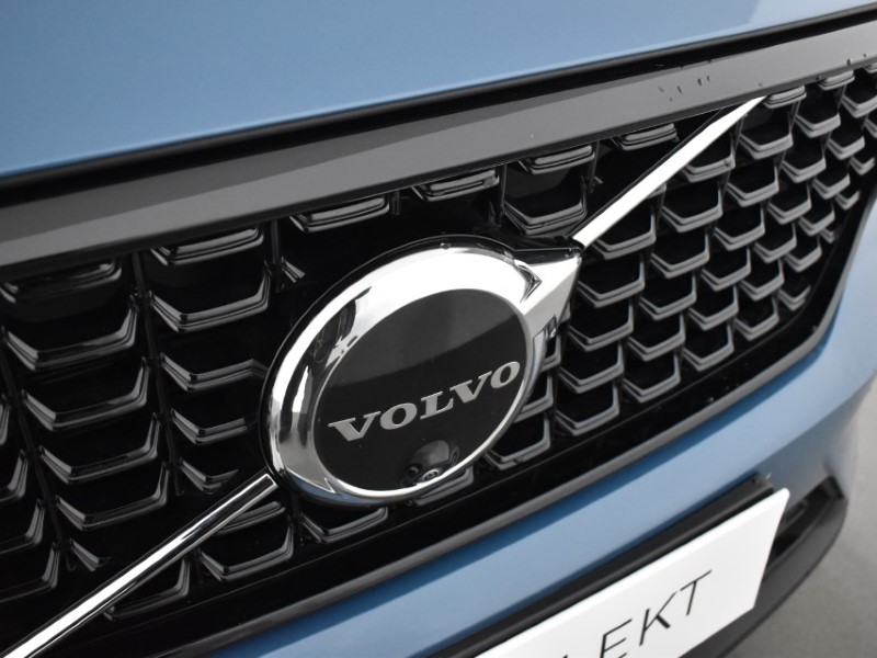 2024 (73) VOLVO XC40 2.0 B4P Ultimate Dark 5dr Auto 3541976