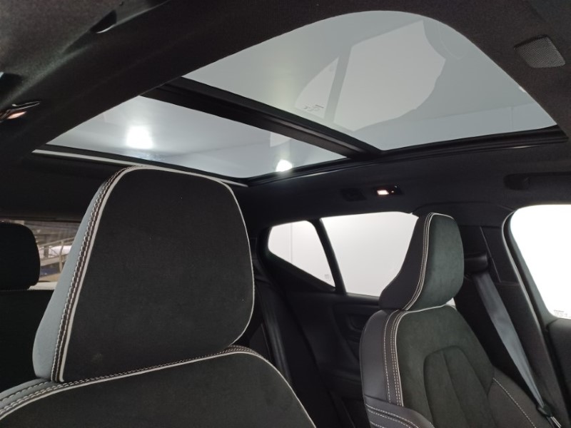 2024 (73) VOLVO XC40 2.0 B4P Ultimate Dark 5dr Auto 3541857