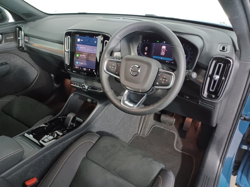 2024 (73) VOLVO XC40 2.0 B4P Ultimate Dark 5dr Auto 3541851