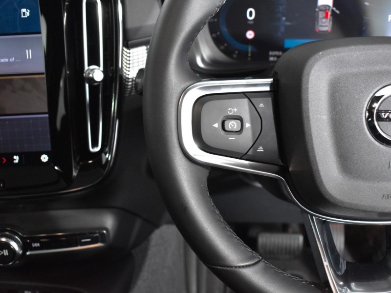 2024 (73) VOLVO XC40 2.0 B4P Ultimate Dark 5dr Auto 3541937