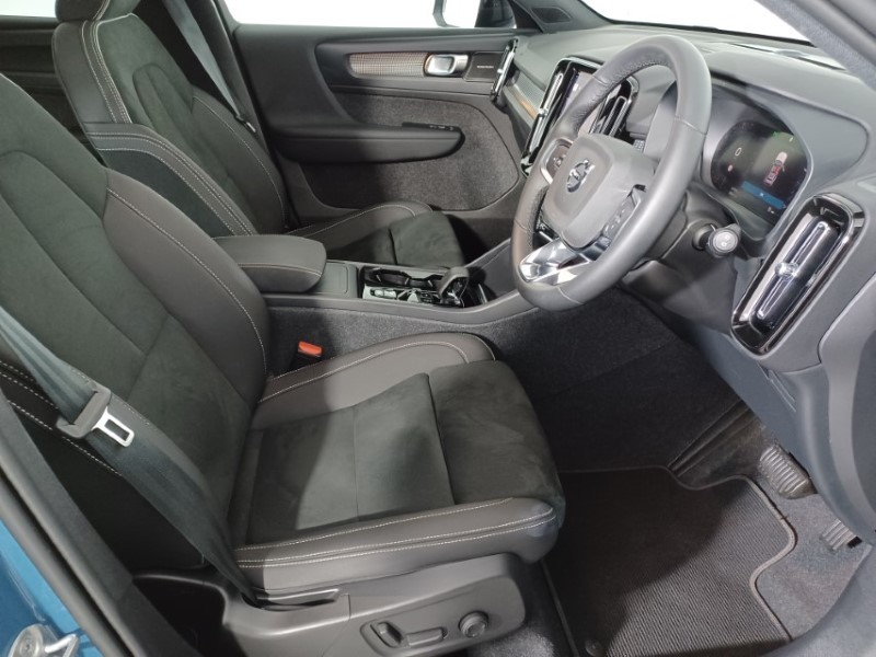 2024 (73) VOLVO XC40 2.0 B4P Ultimate Dark 5dr Auto 3541850