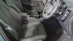 2024 (73) VOLVO XC40 2.0 B4P Ultimate Dark 5dr Auto 3541850