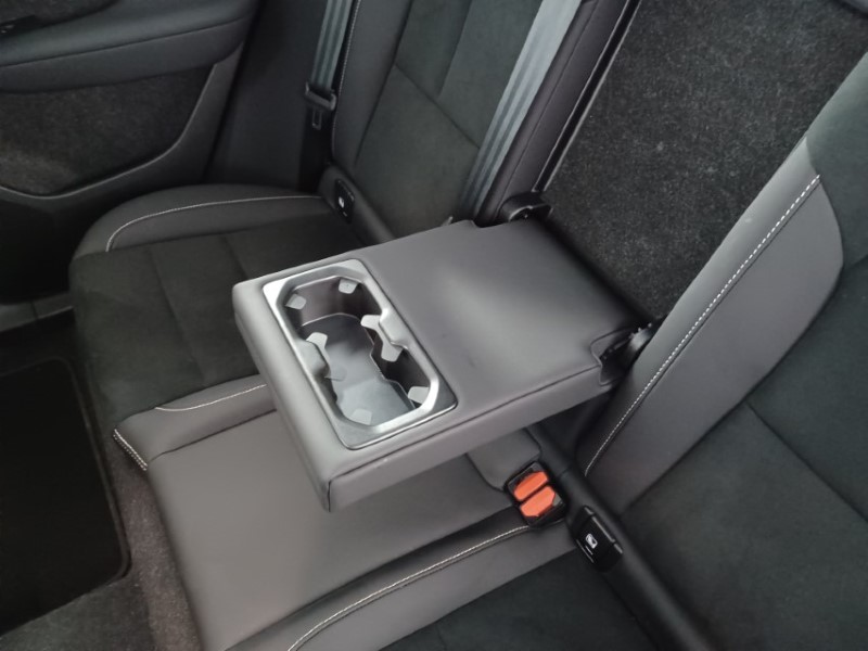 2024 (73) VOLVO XC40 2.0 B4P Ultimate Dark 5dr Auto 3541870