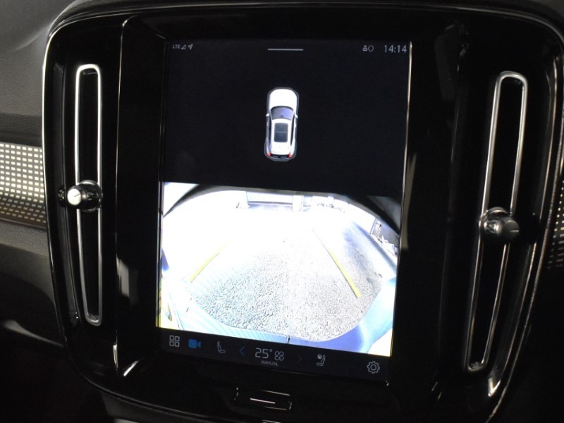 2024 (73) VOLVO XC40 2.0 B4P Ultimate Dark 5dr Auto 3541977