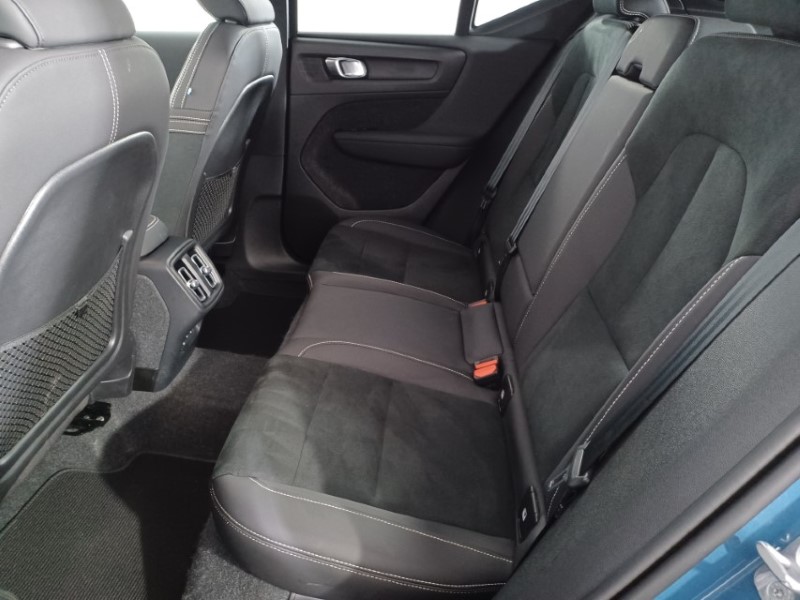 2024 (73) VOLVO XC40 2.0 B4P Ultimate Dark 5dr Auto 3541869