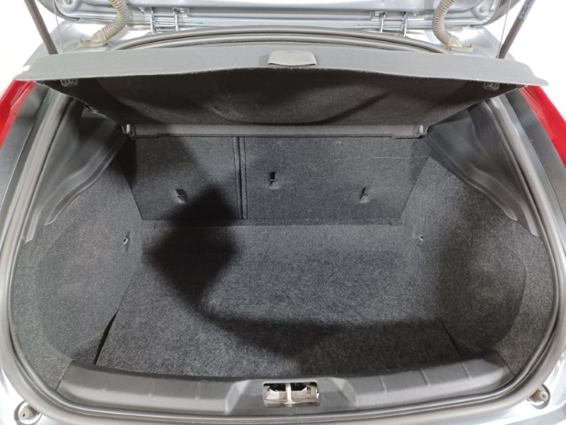 2018 (18) VOLVO V40 T2 [122] R DESIGN Nav Plus 5dr 3553974