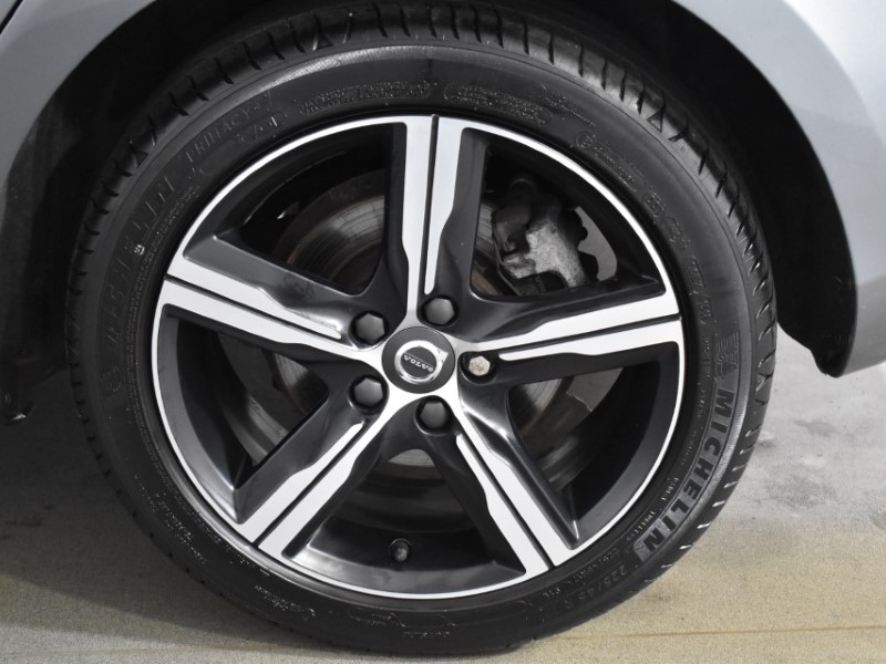 2018 (18) VOLVO V40 T2 [122] R DESIGN Nav Plus 5dr 3553994