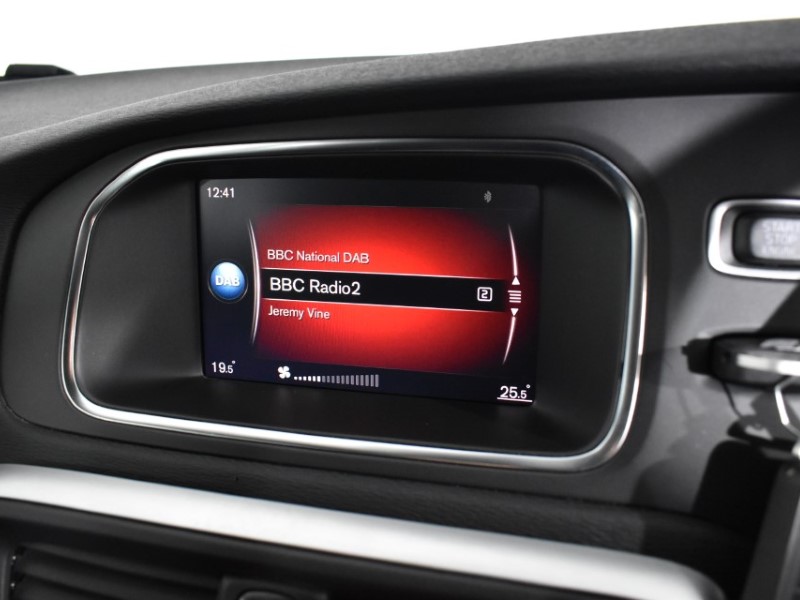 2018 (18) VOLVO V40 T2 [122] R DESIGN Nav Plus 5dr 3553984