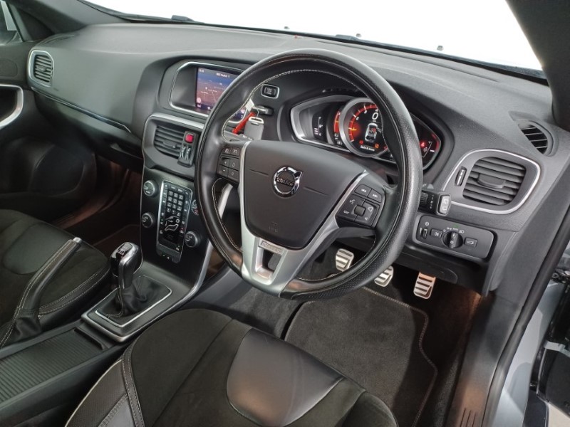 2018 (18) VOLVO V40 T2 [122] R DESIGN Nav Plus 5dr 3553967