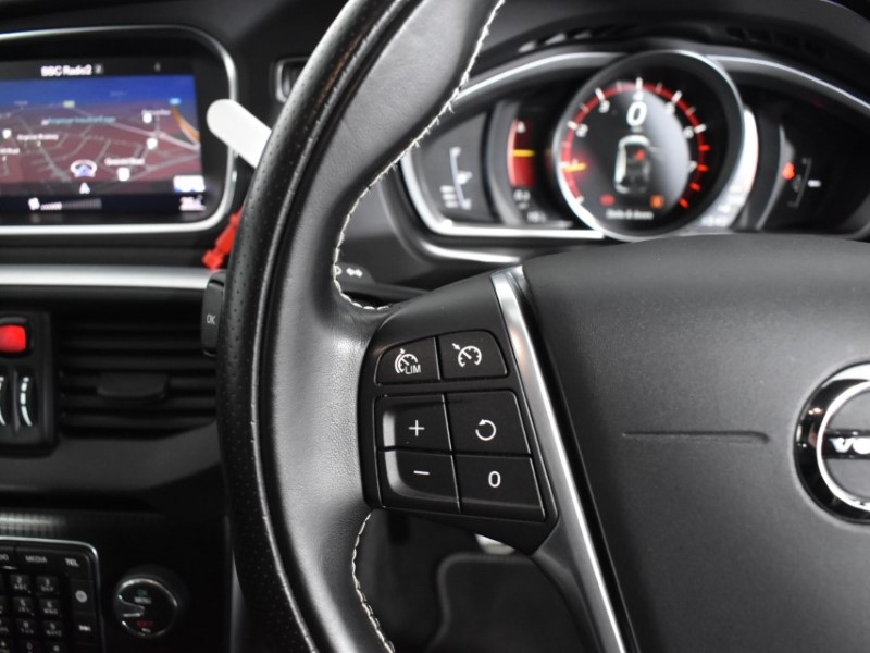 2018 (18) VOLVO V40 T2 [122] R DESIGN Nav Plus 5dr 3553992