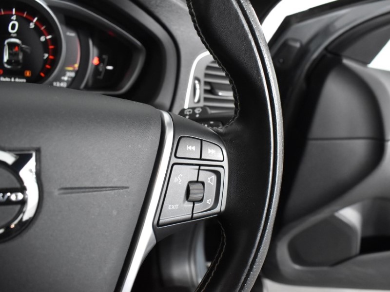 2018 (18) VOLVO V40 T2 [122] R DESIGN Nav Plus 5dr 3553993