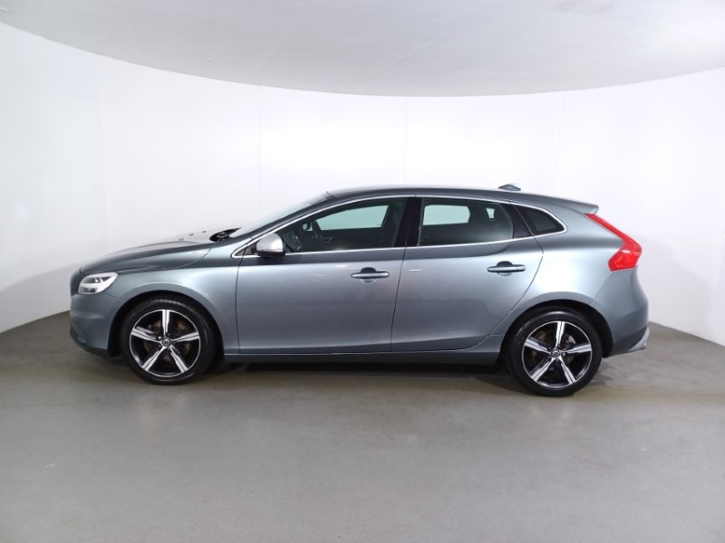 2018 (18) VOLVO V40 T2 [122] R DESIGN Nav Plus 5dr 3553918