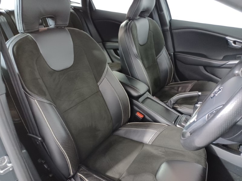 2018 (18) VOLVO V40 T2 [122] R DESIGN Nav Plus 5dr 3553969