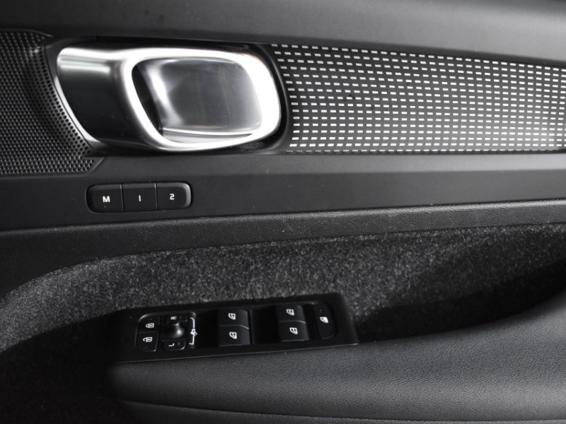 2021 (21) VOLVO XC40 1.5 T3 [163] R DESIGN Pro 5dr 3528000