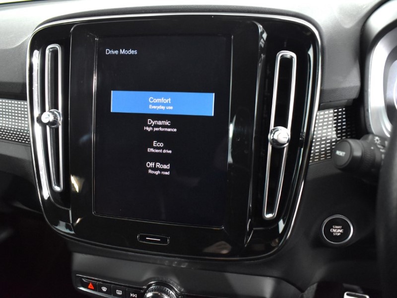 2021 (21) VOLVO XC40 1.5 T3 [163] R DESIGN Pro 5dr 3527996