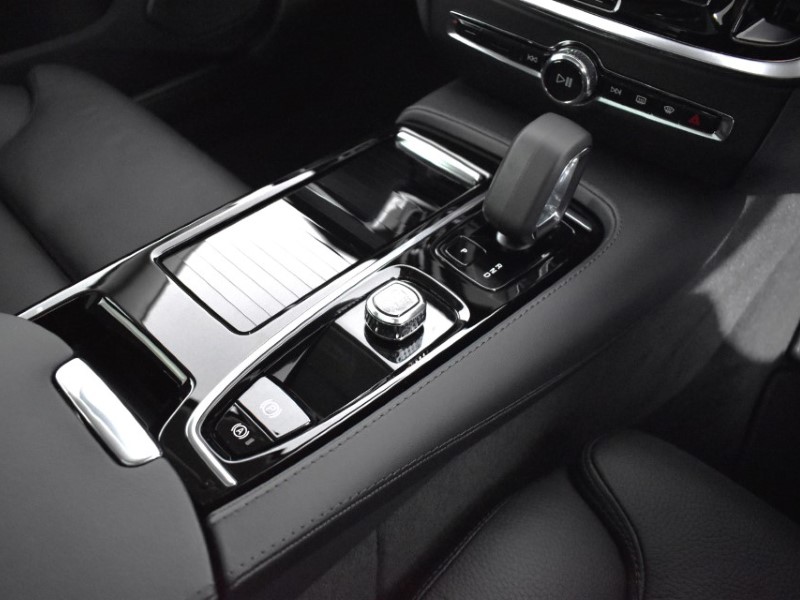 2024 (74) VOLVO V60 2.0 T8 [455] PHEV Ultra Dark 5dr AWD Auto 3846591