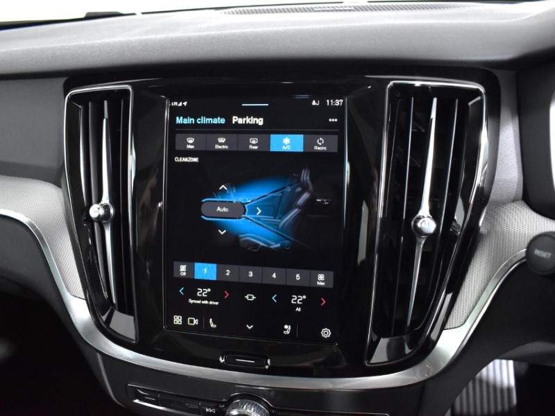 2024 (74) VOLVO V60 2.0 T8 [455] PHEV Ultra Dark 5dr AWD Auto 3846593