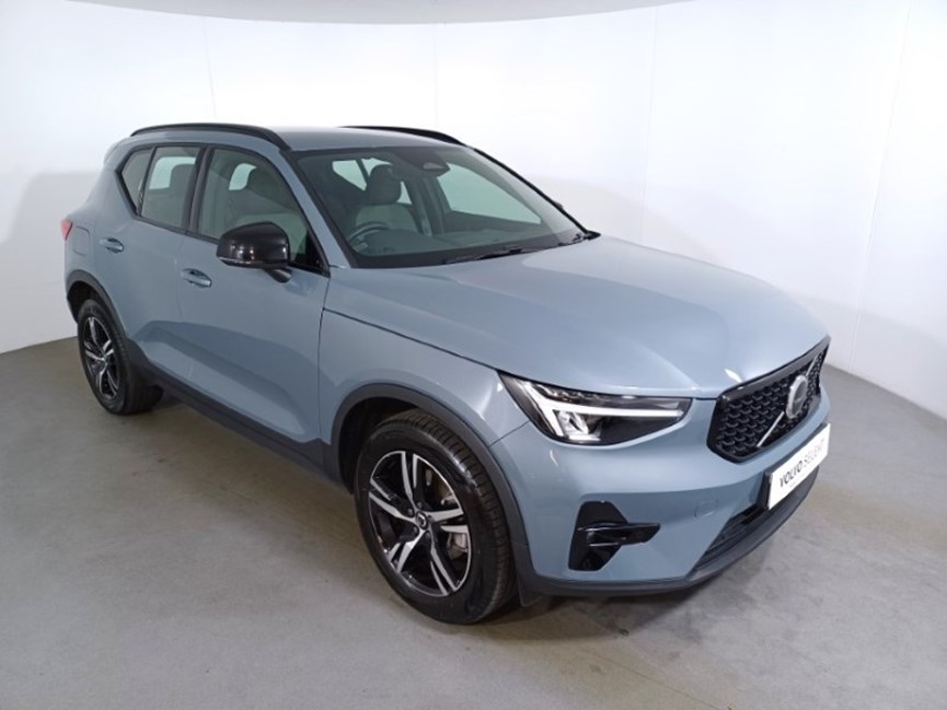 2022 (72) VOLVO XC40 2.0 B3P Plus Dark 5dr Auto