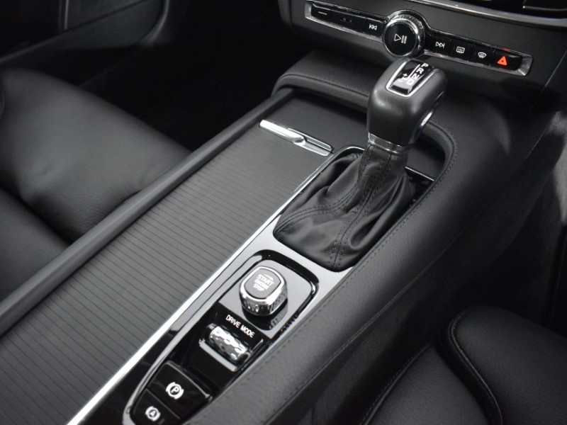 2020 (70) VOLVO V90 2.0 T4 Momentum Plus 5dr Geartronic 3633233