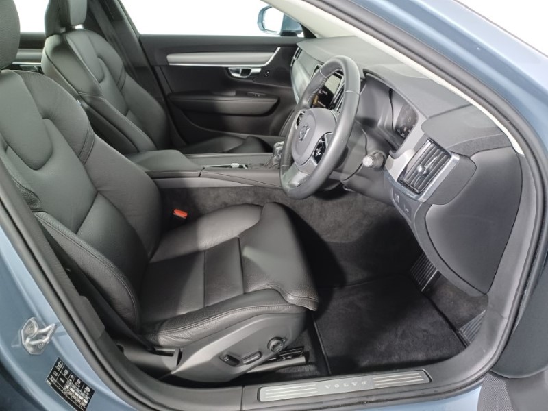 2020 (70) VOLVO V90 2.0 T4 Momentum Plus 5dr Geartronic 3633204