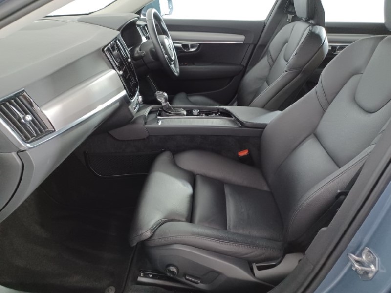 2020 (70) VOLVO V90 2.0 T4 Momentum Plus 5dr Geartronic 3633209