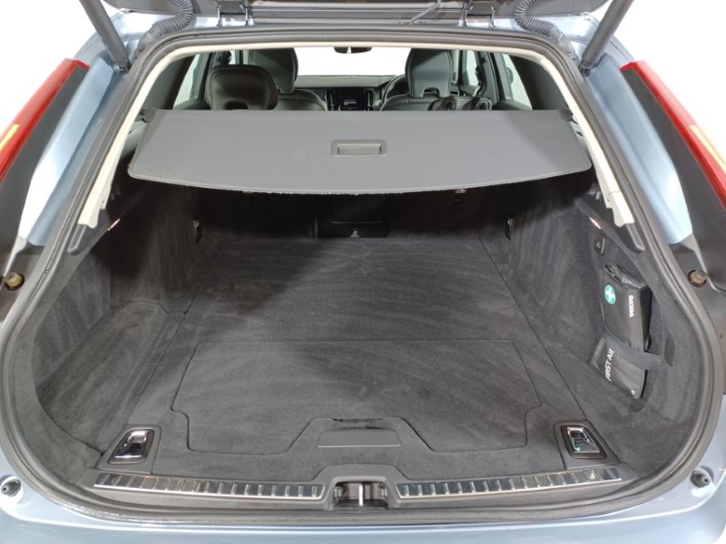 2020 (70) VOLVO V90 2.0 T4 Momentum Plus 5dr Geartronic 3633219