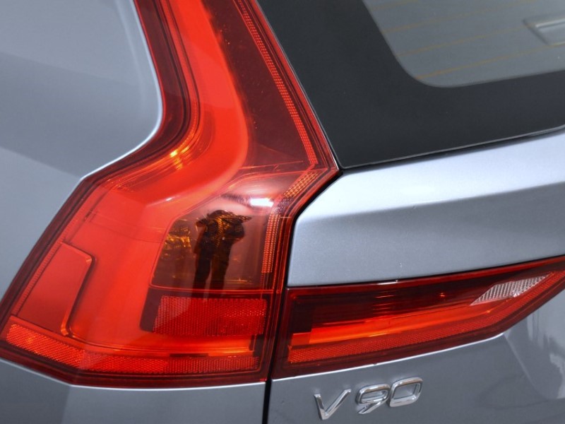 2020 (70) VOLVO V90 2.0 T4 Momentum Plus 5dr Geartronic 3633244