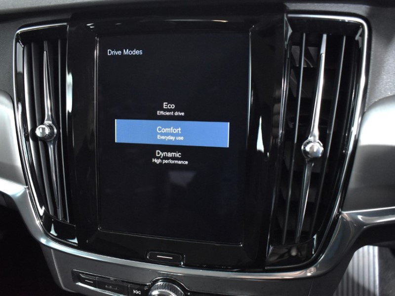 2020 (70) VOLVO V90 2.0 T4 Momentum Plus 5dr Geartronic 3633227