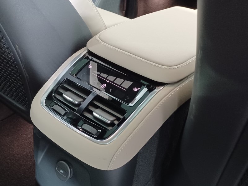 2024 (74) VOLVO XC90 2.0 T8 PHEV Ultra Bright 5dr AWD Geartronic 3849887