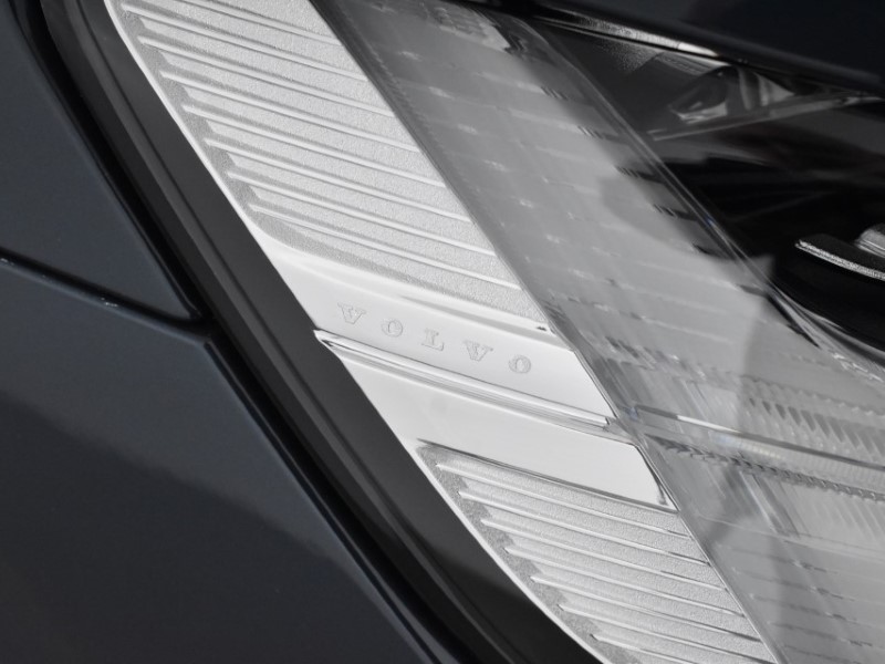 2025 (25) VOLVO V60 2.0 B4P Plus Dark 5dr Auto [7 speed] 4095773