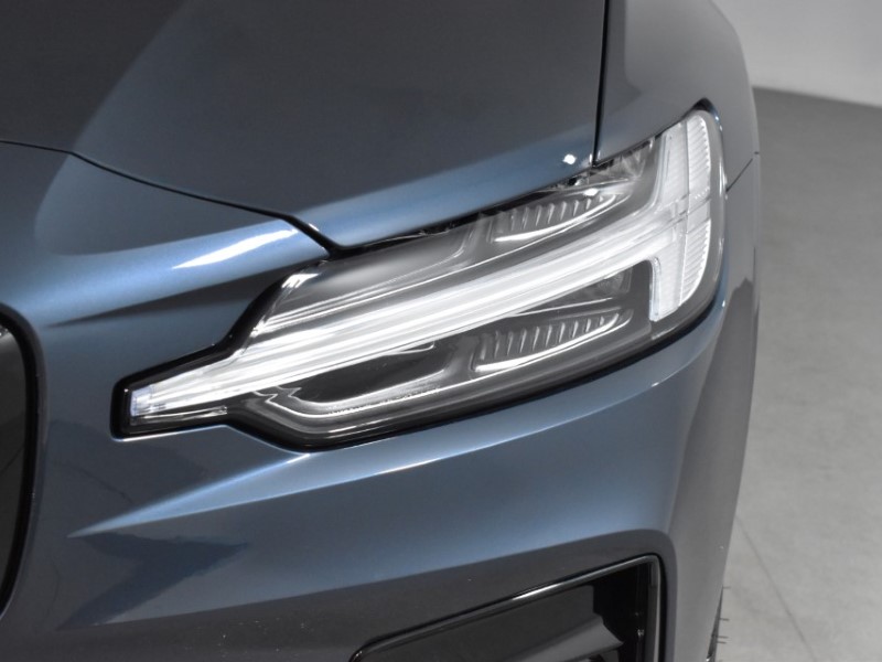 2025 (25) VOLVO V60 2.0 B4P Plus Dark 5dr Auto [7 speed] 4095777