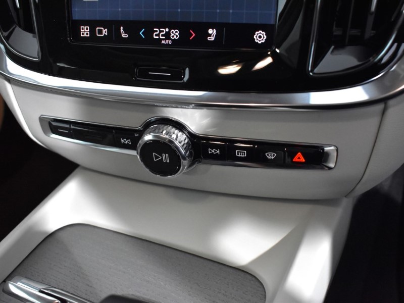 2025 (25) VOLVO V60 2.0 B4P Plus Dark 5dr Auto [7 speed] 4095753