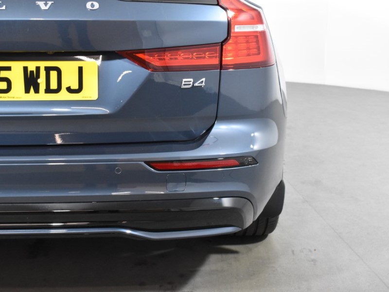 2025 (25) VOLVO V60 2.0 B4P Plus Dark 5dr Auto [7 speed] 4095764