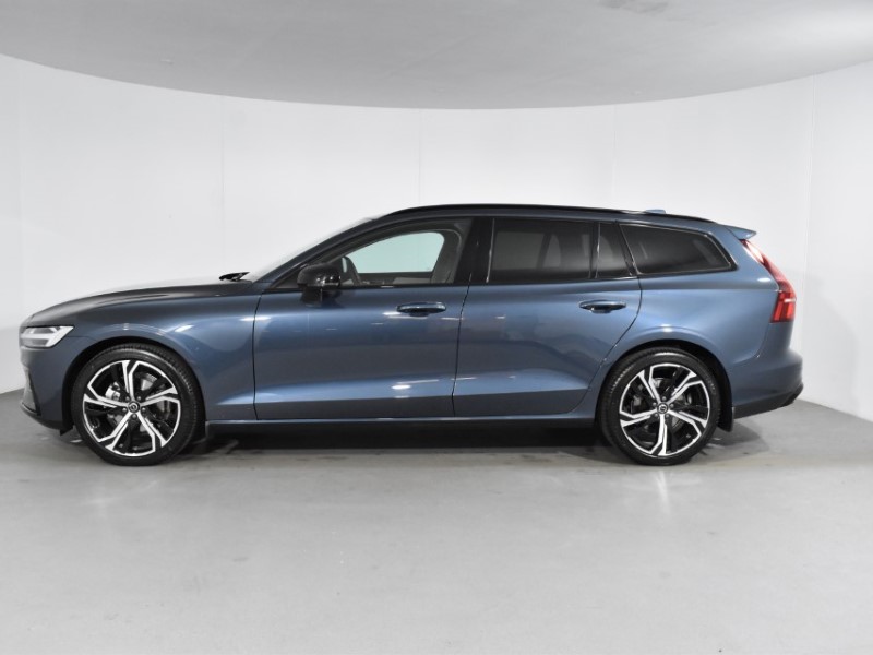 2025 (25) VOLVO V60 2.0 B4P Plus Dark 5dr Auto [7 speed] 4095675