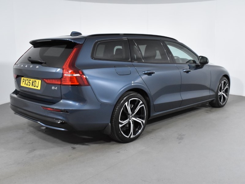 2025 (25) VOLVO V60 2.0 B4P Plus Dark 5dr Auto [7 speed] 4095670