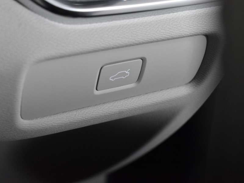 2025 (25) VOLVO V60 2.0 B4P Plus Dark 5dr Auto [7 speed] 4095754